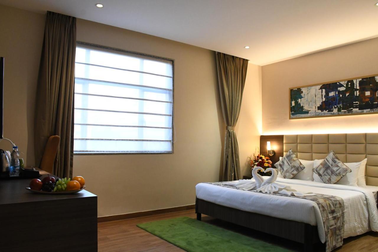 Lynq Aero Hotel Kolkata Exterior photo